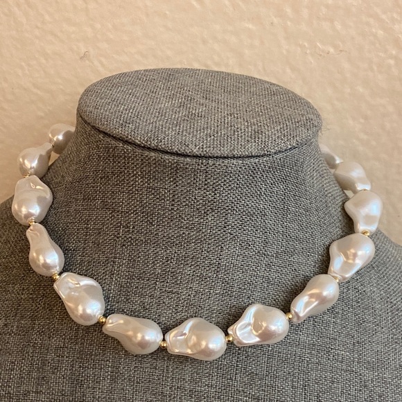NEW Faux Baroque White Pearl Necklace - Picture 1 of 3